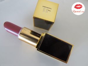 Tổng thể cây son Tom Ford 03 Đỏ Nâu