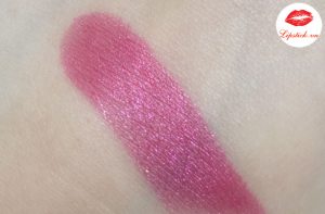 Mình swatch thử em Flash of Pink lên tay cho các nàng xem nè