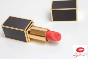 Vỏ son đen - vàng quen thuộc của Tom Ford